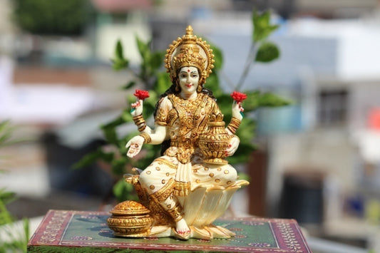LAXMI ON LOTUS FINE PAINTED (SRZZ) (SSUW)